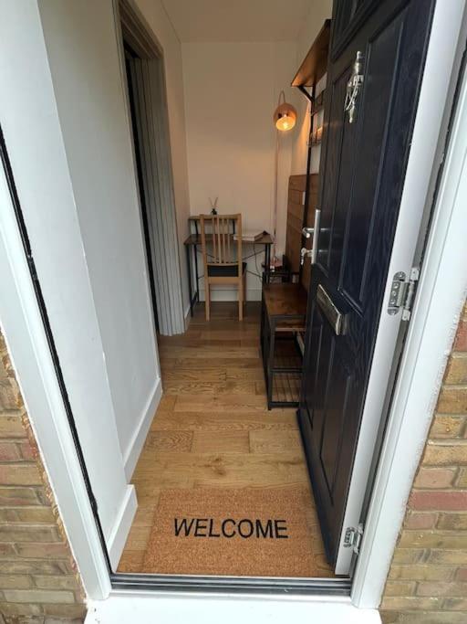 Two-Bedroom Cosy Country Lodge With Private Patio Greenhithe Exteriér fotografie