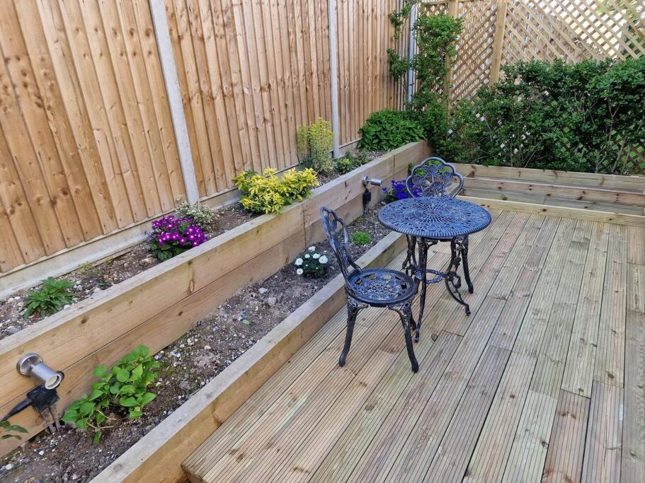 Two-Bedroom Cosy Country Lodge With Private Patio Greenhithe Exteriér fotografie