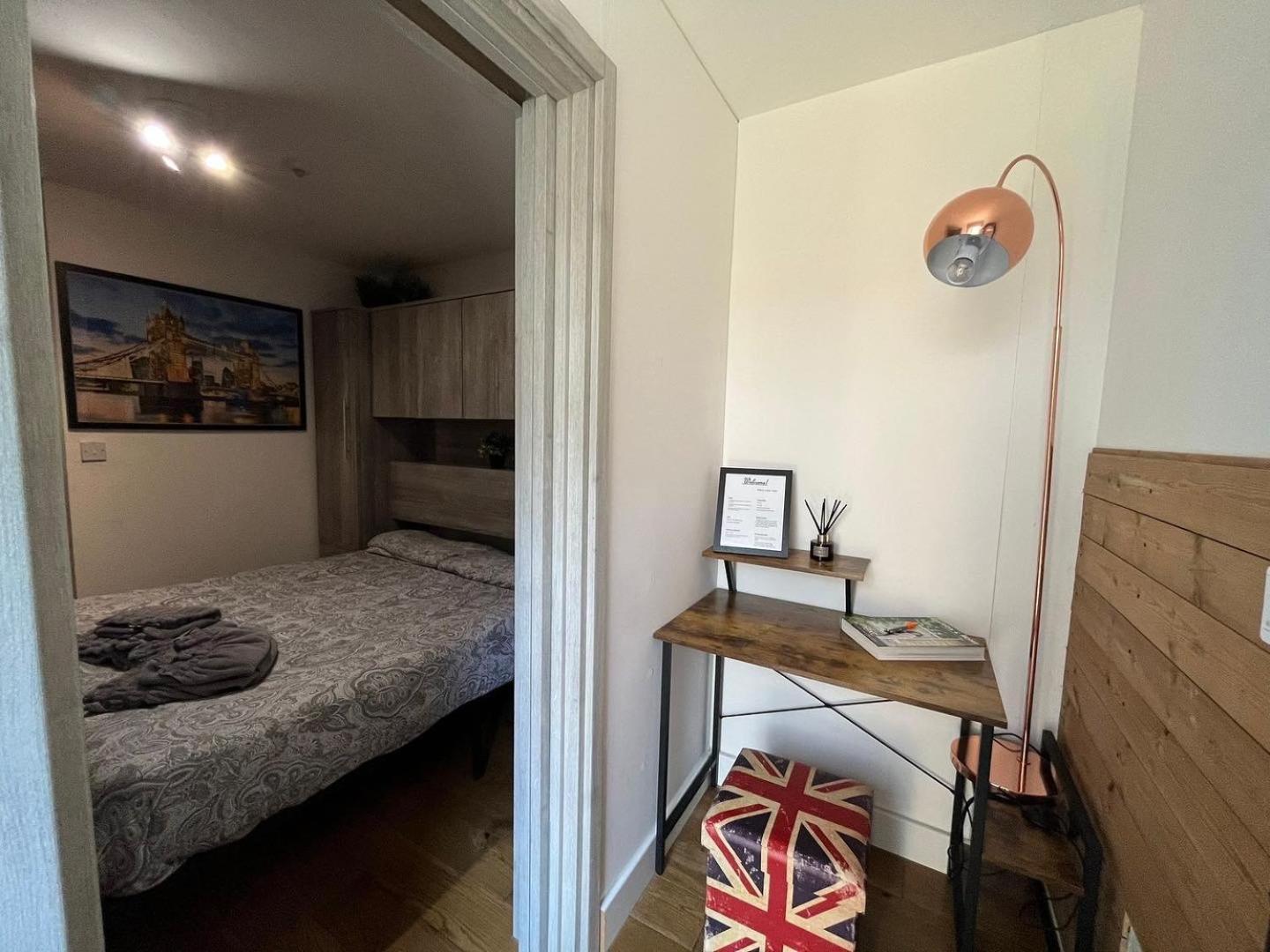Two-Bedroom Cosy Country Lodge With Private Patio Greenhithe Exteriér fotografie